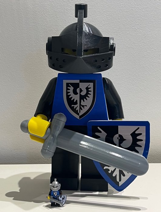 Handmade Item - MegaFigure Castle Black Falcons Knight with Sword, Shield and Helmet simi Lego MaxiFigure 35 cm - 2020+