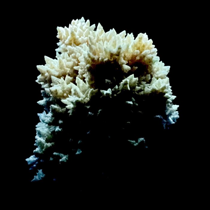 Aragonite Fluorescente - Altura: 13 cm - Largura: 9 cm- 600 g