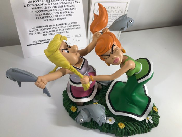 Asterix, : Crepage de chignon ( version exclusive avec socle)- Statuette résine - Leblon Delienne.