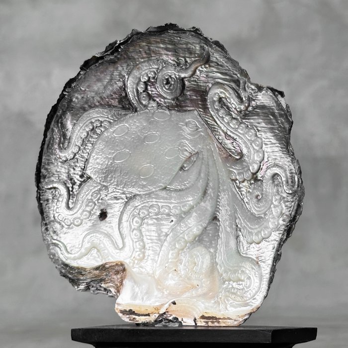 無底價 - 訂製支架上美麗的雕刻珍珠母 - 章魚雕刻 - 貝殼 - Pinctada Maxima  (沒有保留價)