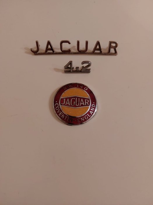 Emblem - Jaguar