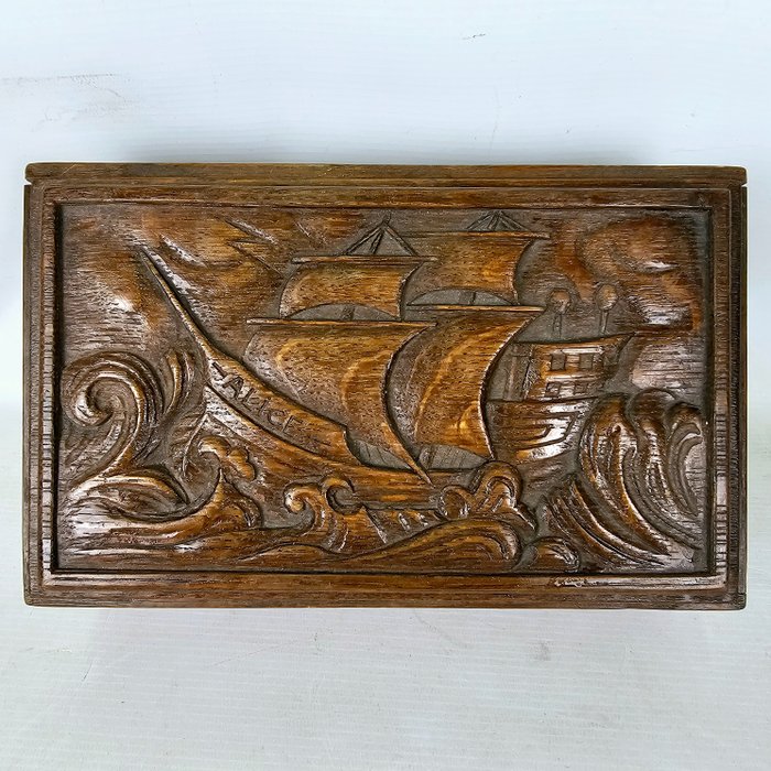 Exceptionally elegant oak sculpted jewelry box Approx. 1930 - 珠寶箱 - 木, 橡木