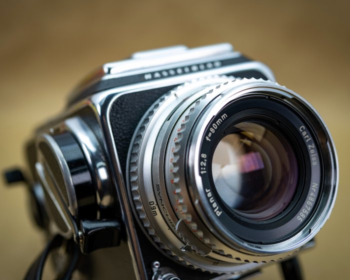 Hasselblad 500 C + Carl Zeiss Planar 80mm f/2.8 + A12 Mellemformat kamera