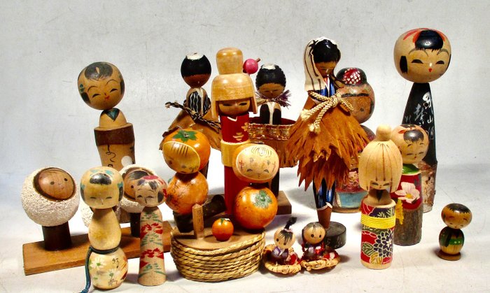 unknown  - Puppe 15 mixed Vintage Kokeshi dolls - 1960-1970 - Japan