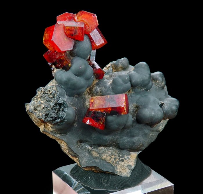 Vanadinite on Goethite - Taouz, Midelt, Morocco - Height: 5 cm - Width: 4.5 cm- 42 g