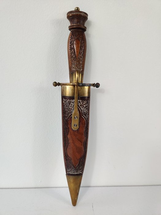 Dagger - Brass, Iron (cast/wrought), Wood - India - first half 20th century