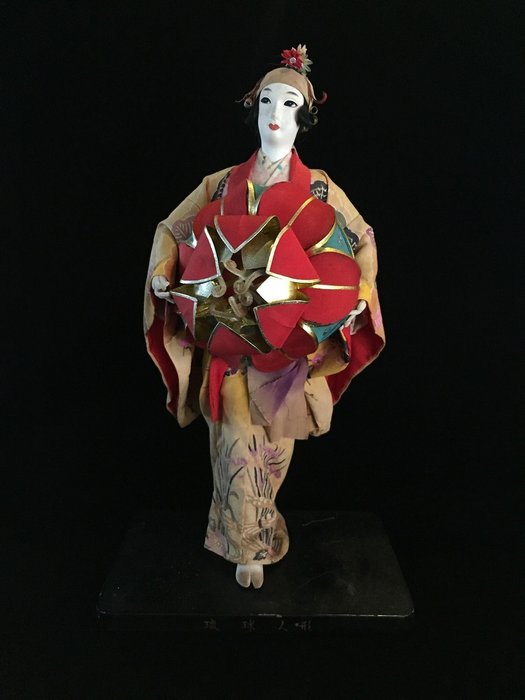 Japanese Vintage 琉球人形 Ryukyu Doll (H:41cm) Okinawa Kimono Beautiful Woman - Silk - Japan  (No Reserve Price)