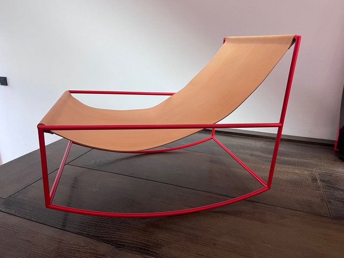 Valerie Objects - Muller van Severen - Cadeira de baloiço - Cadeira Balans - metal e couro
