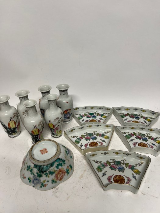 Vase und Geschirr - Porzellan - China - Ende des 20. Jahrhunderts