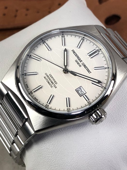 Frédérique Constant - Highlife Automatic COSC - FC-303S4NH6B - 男士 - 2011至今