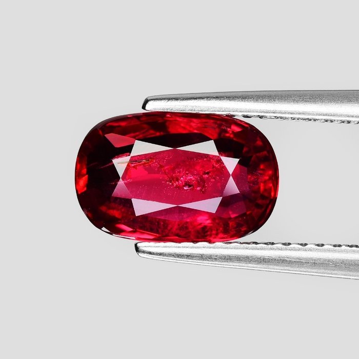 Red Ruby - 3.05 ct