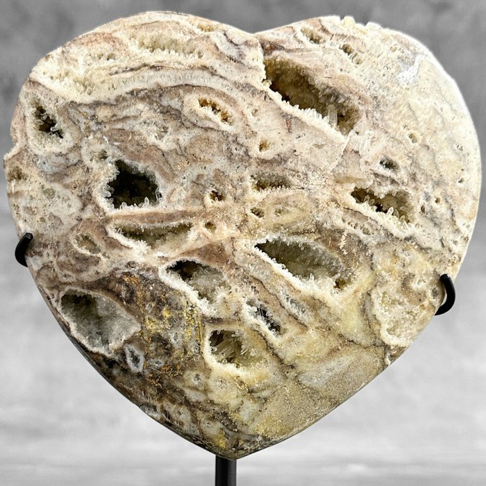 SENZA PREZZO DI RISERVA - Meraviglioso cristallo di quarzo A forma di cuore su supporto personalizzato - Altezza: 19 cm - Larghezza: 14 cm- 2000 g - (1)