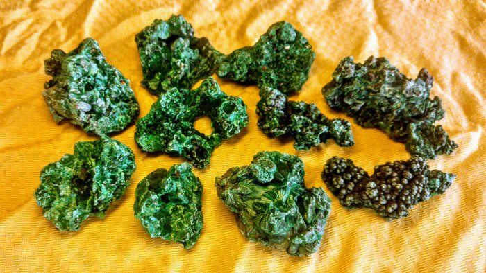 Malachite Velvet amazing luminescense colour Nuggets - Crystals Freeform - Height: 6 cm - Width: 4 cm- 1423 g