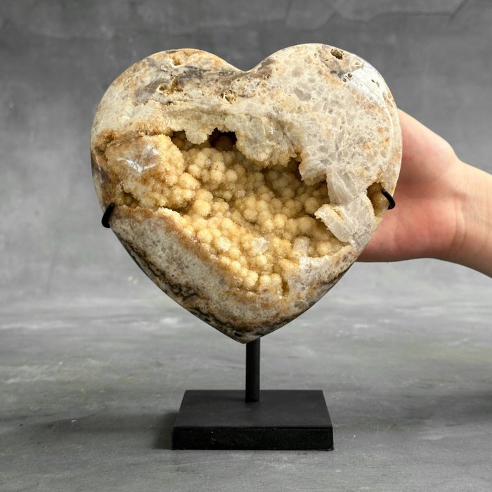 ΧΩΡΙΣ ΤΙΜΗ ΑΠΟΦΑΣΗΣ - Εκπληκτικό σχήμα καρδιάς από κίτρινο κρυστάλλινο βράχο σε προσαρμοσμένη βάση - Κρύσταλλος - Ύψος: 19 cm - Πλάτος: 13 cm- 1900 g - (1)