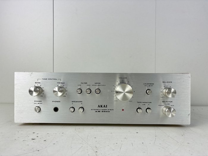 Akai - AM-2200 - Preamplifier / Solid state integrated amplifier