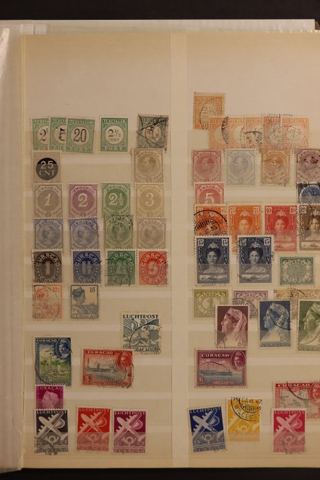 Niederländisch-Ostindien - Niederländische Antillen - Curaçao - Suriname - Indonesien - 1864/1974 - Sammlung in vier Alben und auf Blättern - mit schönen Briefmarken