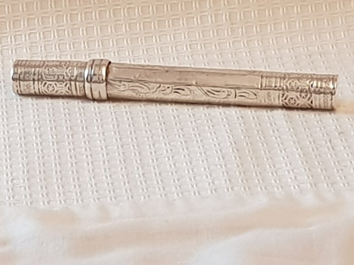 Hollandse Zilver Keur, Het oude Zwaardje - Strikkepinneetui (1) - Antikk nålehylster fra 1800-tallet, Biedemeier-perioden 1860-1880 - .833 sølv