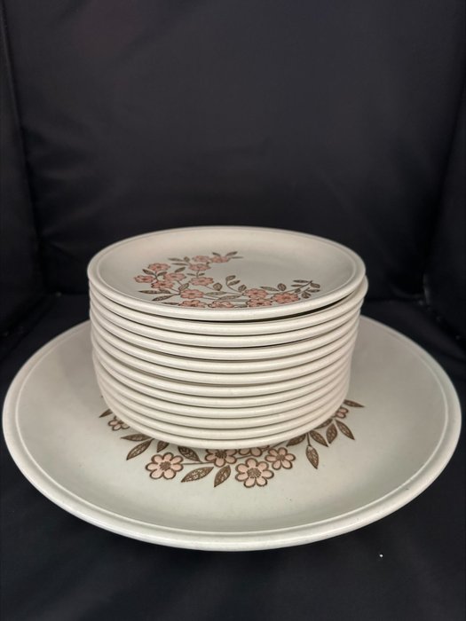 Prato (13) - RARE Biltons Ironstone Tableware Retro Flower Side Plate - Porcelana