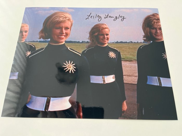 James Bond 007: Goldfinger, Lesley Langley as "Pussy Galore's Flying Circus Pilot" handsigned photo with B'BC holographic COA