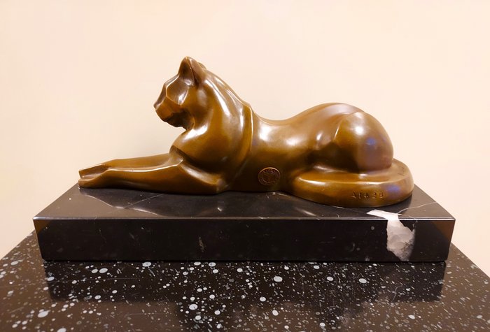 Statue, 	 Naar Michele Decoux - Art Deco Kat - 12.5 cm - Bronze, Marmor