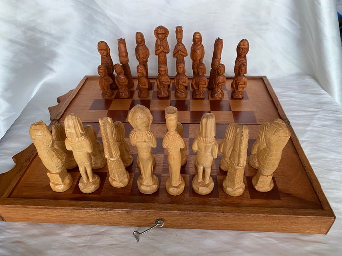 Schackspel - Vintage för samlare Egypten gjort allt i trä snidade figurer 15,3 cm höga