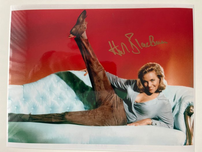 James Bond 007: Goldfinger, Honor Blackman as "Pussy Galore" handsigned photo with B'BC holographic COA