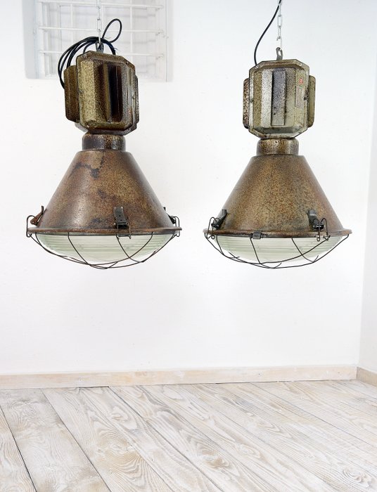 Mesko - Hängelampe - Glas, Metall - Zwei polnische Industrielampen