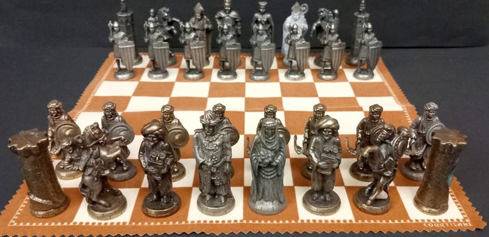 Juego de ajedrez - Ajedrez La Reconquista Cristianos y Musulmanes - Metal
