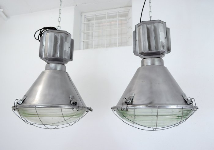 Mesko - Hængende lampe - Glas - To polske industrilamper