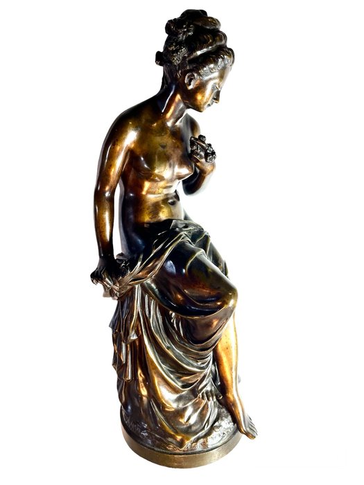 D’après Mathurin Moreau - 雕塑, Nymphe au bain - 47 cm - 铜绿青铜