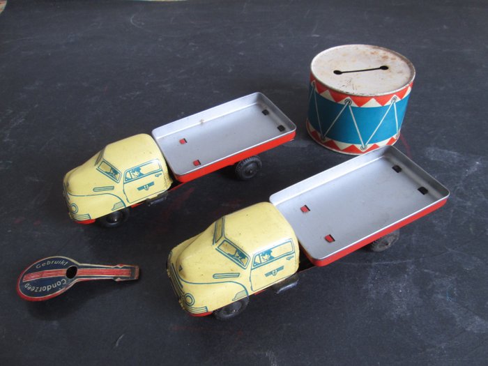 Divers - 上鏈錫製汽車玩具 - 1950-1959