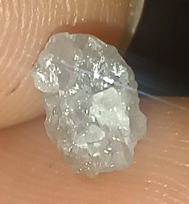 无底价来自非洲的精美 1.70 克拉白色钻石原石晶体 。 - 高度: 6.7 mm - 宽度: 5 mm- 0.34 g - (1)