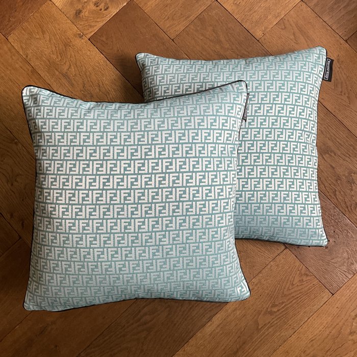 Fendi Casa - New set of 2 pillows made of Fendi Casa fabric - Kissen - 43 cm - 43 cm