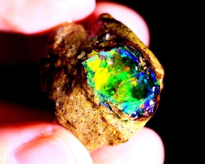 35 karat etiopisk krystalopal Grov - Højde: 23 mm - Bredde: 22 mm- 7 g
