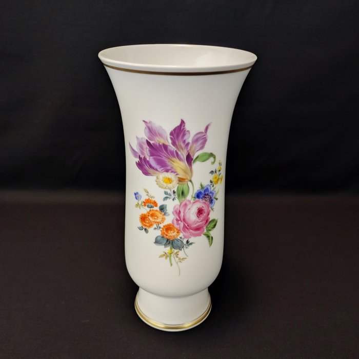 Meissen - Paul Börner - Vase -  Art-Déco-Stil Vase Höhe 24,8 cm Blumenmalerei/Blumenbouquet mit goldenem Faden  - Porzellan