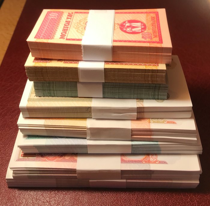 Mongolië. - 100 x 10, 20, 50 Mongo, 100 x 1, 5, 10, 20, 50 Tugrik ND (1993) - original bundles - Pick 49, 50, 51, 52, 53, 54, 55, 56  (Zonder Minimumprijs)