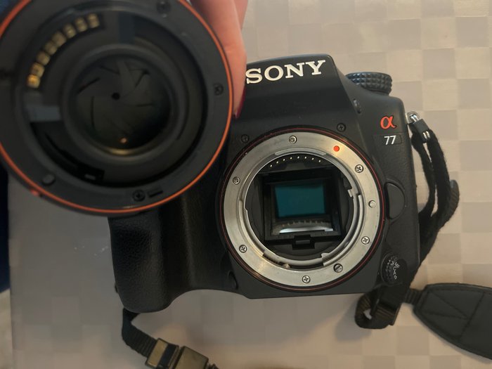 Sony Alpha 77 + DT 50mm F1.8 Digitális SLR fényképezőgép (DSLR)