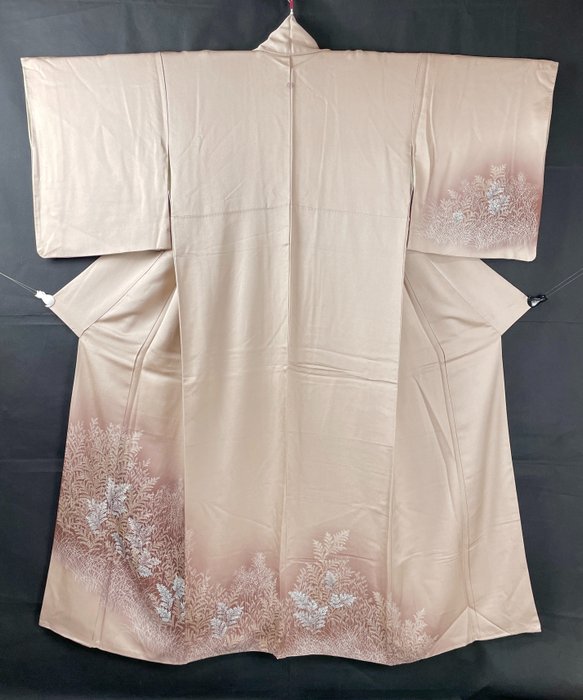 Kimono în vizită cu model de frunze bej - Mătase - Japonia - Shōwa period (1926-1989)
