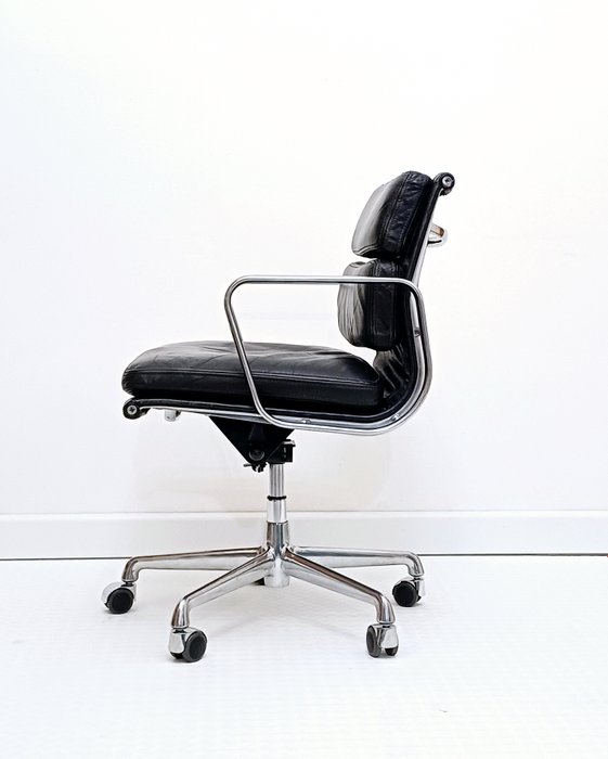 Herman Miller - Charles & Ray Eames - 椅 (1) - 軟墊 EA 217 - 皮革, 鋁