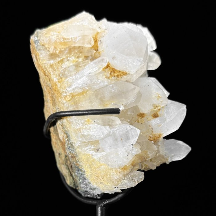 BEZ CENY REZERWOWEJ - Piękna gromada kryształów Kalcyt na niestandardowym stojaku - Wysokość: 14 cm - Szerokość: 6 cm- 1100 g - (1)