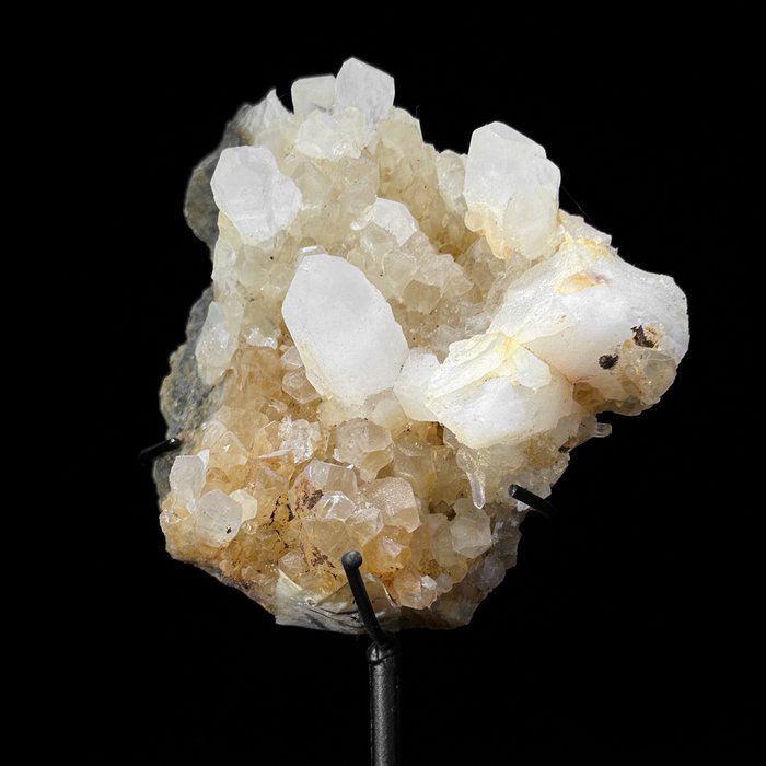 NINCS RENDELÉSÁR - Gyönyörű kristályfürt egyedi állványon - Kristályklaszter - Magasság: 13 cm - Szélesség: 8 cm- 900 g - (1)