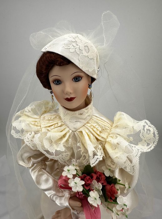 - Betty's 1930s Wedding Dress - The Ashton Drake Galleries - Porcelain Bride Doll - 1994  - 娃娃 - 美国