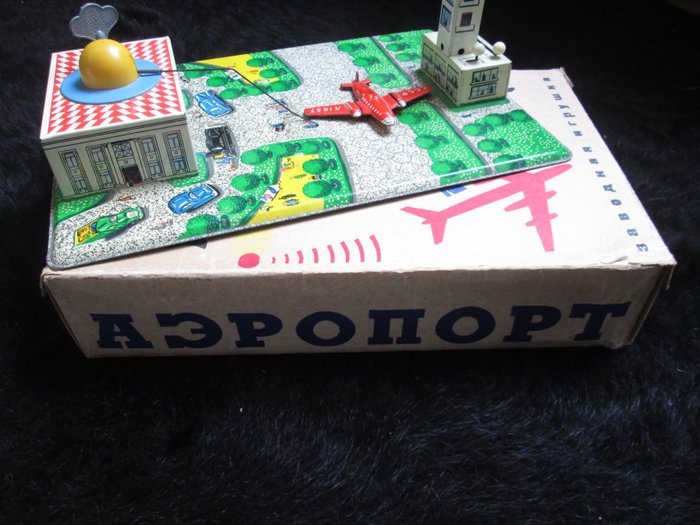 Divers - Blaszana nakręcana zabawka Lotnisko - 1970-1979 - Rosja