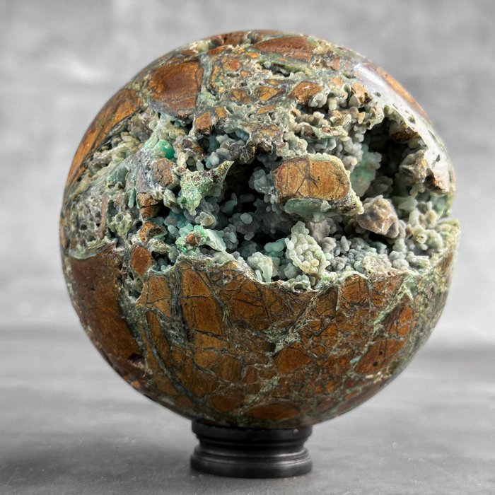 无底价 - 定制展台上精美的绿色菱镁矿球体 - 球体- 1900 g - (1)