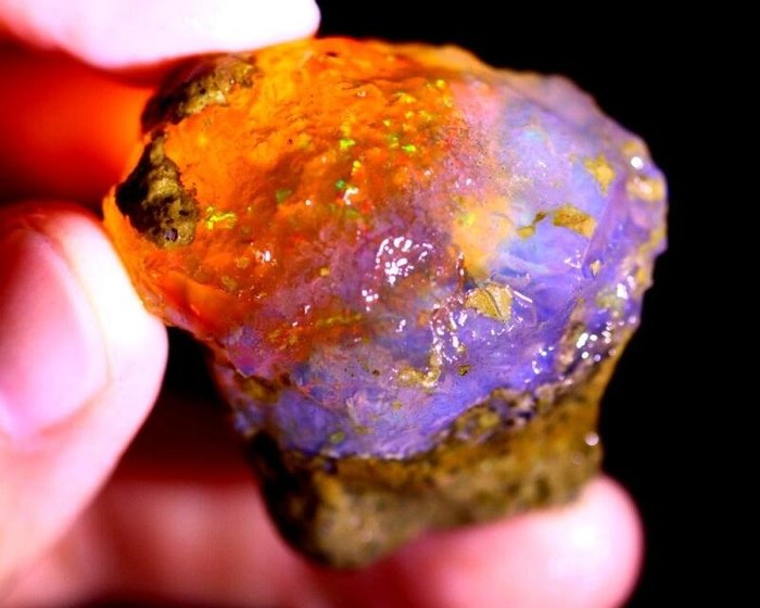 122 克拉埃塞俄比亚水晶蛋白石 粗糙 - 高度: 35 mm - 宽度: 33 mm- 24.4 g