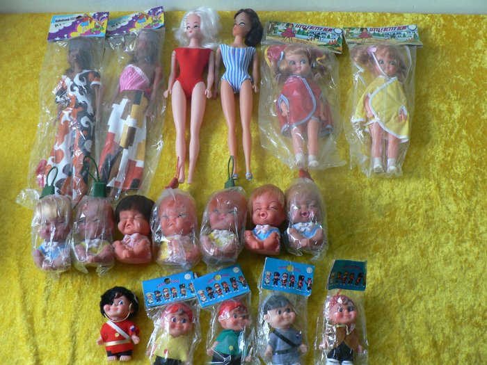 Little Betty Blue, Hong Kong Barbie, Moody Cuties en Mascot  - Puppe - 1960-1970