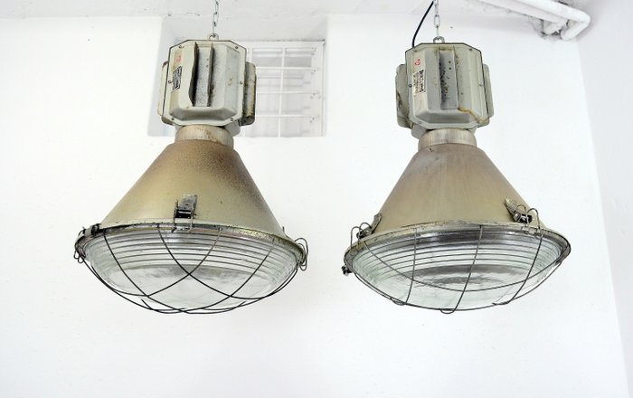 Mesko - Lampada a sospensione - Metallo, Vetro - Due lampade industriali polacche