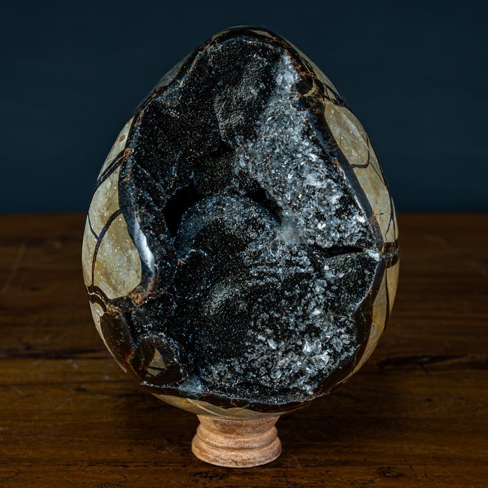 非常具有装饰性 带有美丽方解石晶体的鸡蛋- 3966.15 g