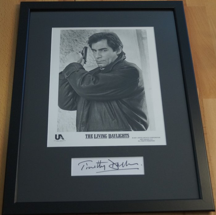 James Bond 007: The Living Daylights - Timothy Dalton is James Bond 007 very rar with frame - autopgraph, photo, signed with Certified Genuine b´bc holographic COA
