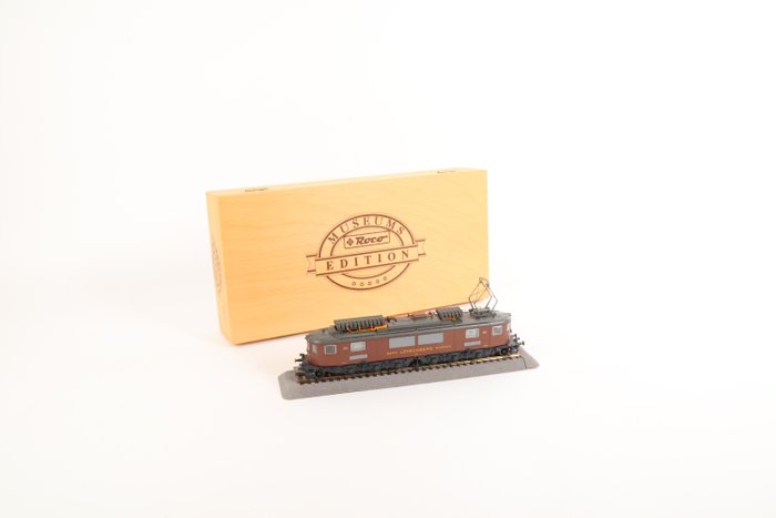 Roco H0 - 43711 - 電氣火車 (1) - Ae 6/8 205 博物館版 - BLS